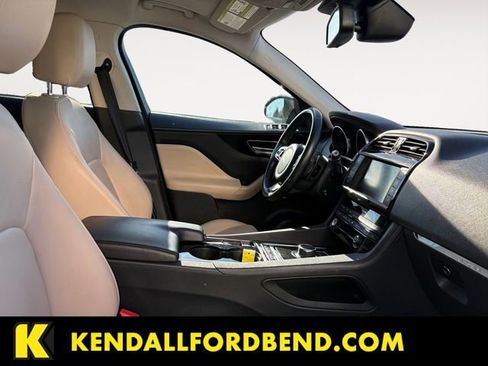 Used 2017 Jaguar F-PACE Premium image 15