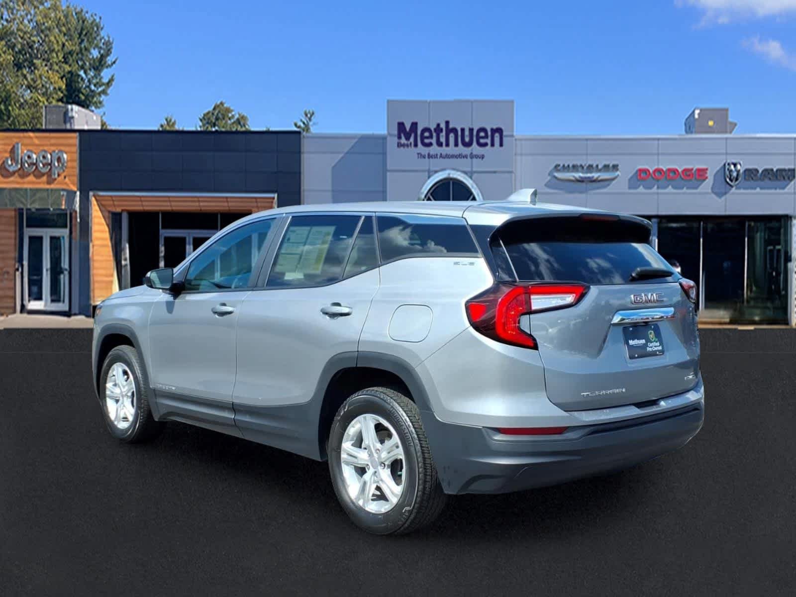 Used 2024 GMC Terrain SLE AWD/4WD image 7