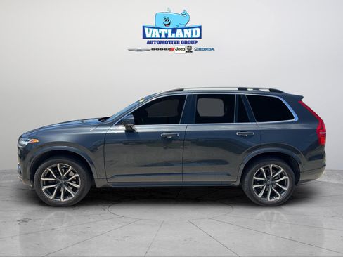 Used 2017 Volvo XC90 T6 Momentum w/ Vision Package image 2