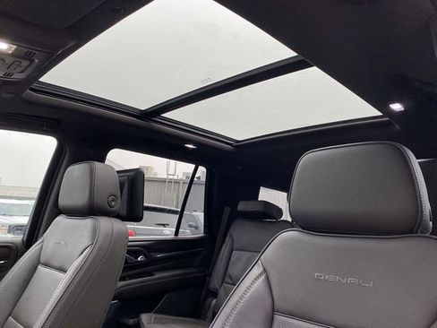 Used 2021 GMC Yukon Denali w/ Denali Premium Package image 21