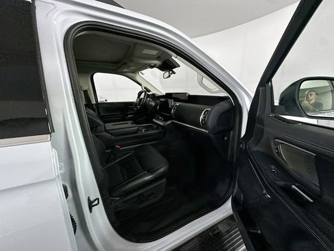 Used 2025 Ford Expedition Platinum AWD/4WD image 34