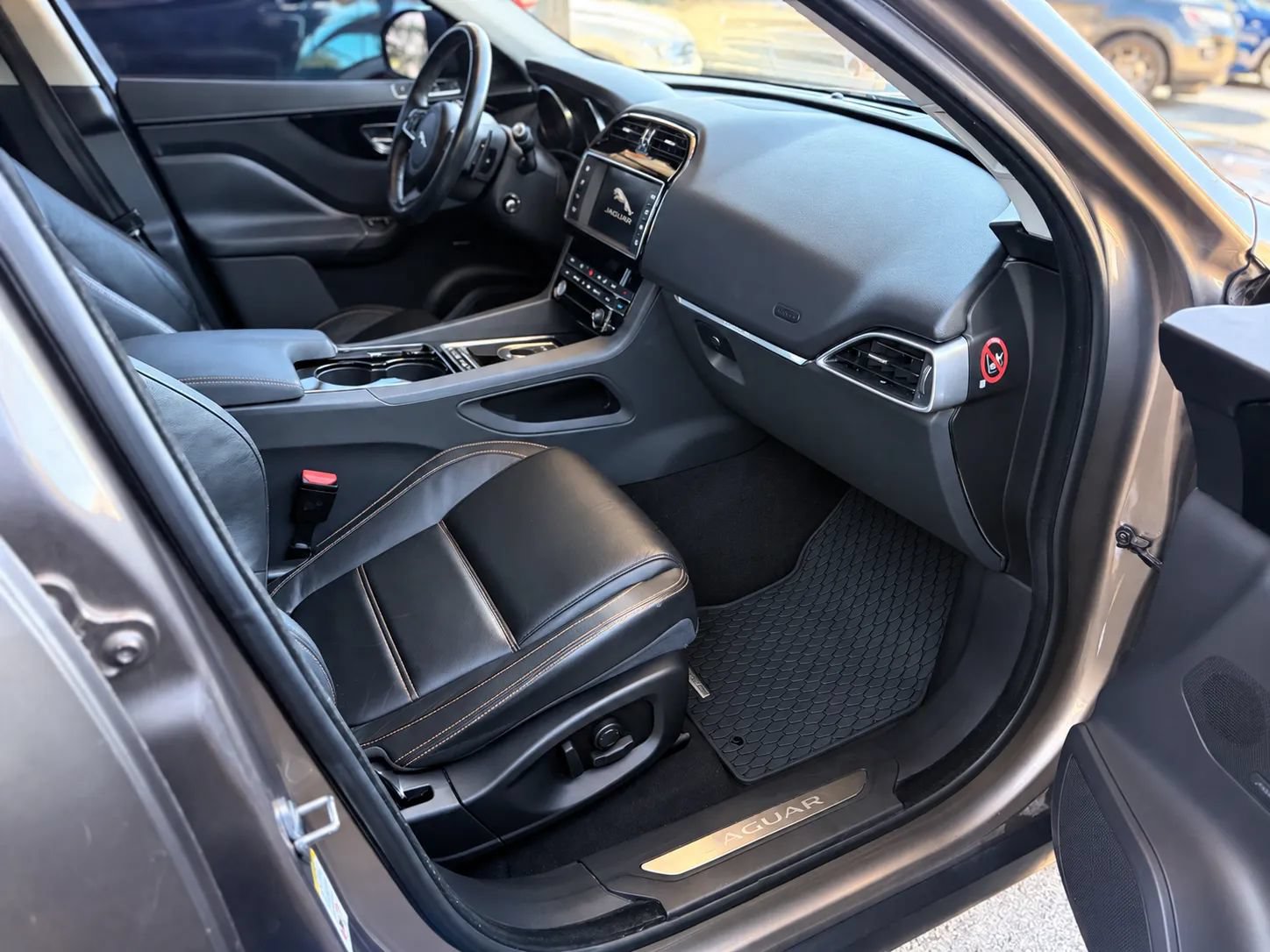 Used 2017 Jaguar F-PACE Prestige AWD/4WD image 15