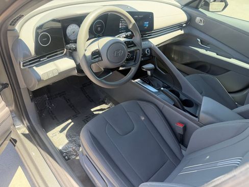 Used 2024 Hyundai Elantra SEL FWD image 14