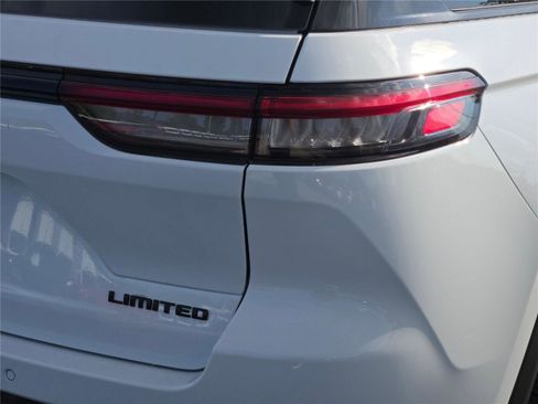 New 2025 Jeep Grand Cherokee Limited w/ Black Appearance Package image 12