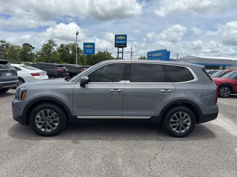 Used 2025 Kia Telluride LX FWD image 2