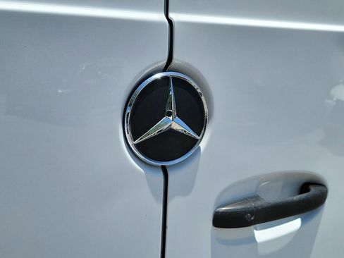 Used 2023 Mercedes-Benz Sprinter 2500 image 14