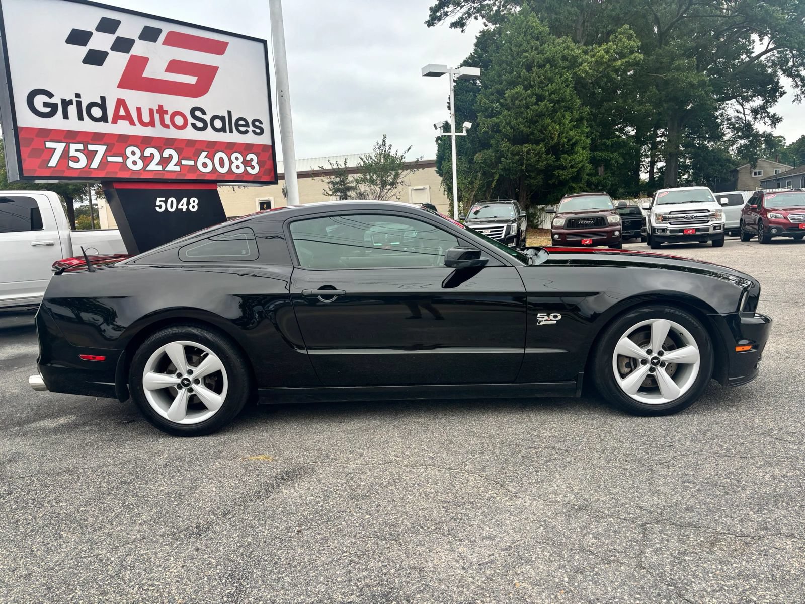 Used 2013 Ford Mustang GT RWD image 2
