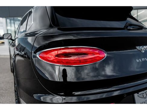 Used 2022 Bentley Bentayga image 12