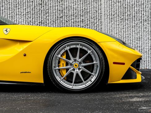 Used 2014 Ferrari F12 Berlinetta RWD image 17