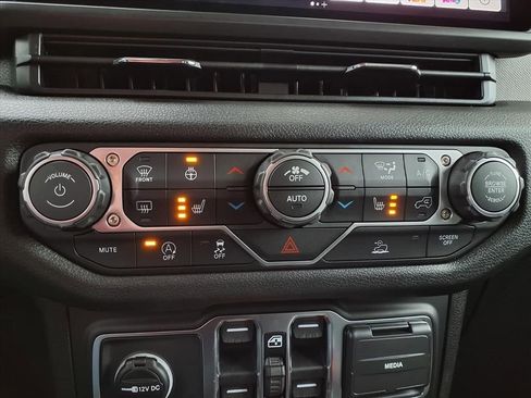 New 2026 Jeep Gladiator Sport image 11