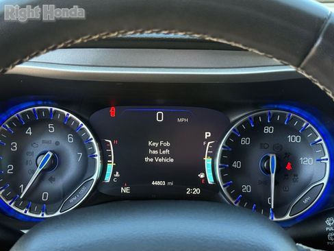 Used 2022 Chrysler Pacifica Touring-L image 19