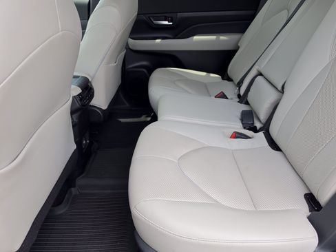 Certified 2024 Toyota Grand Highlander AWD Hybrid image 10