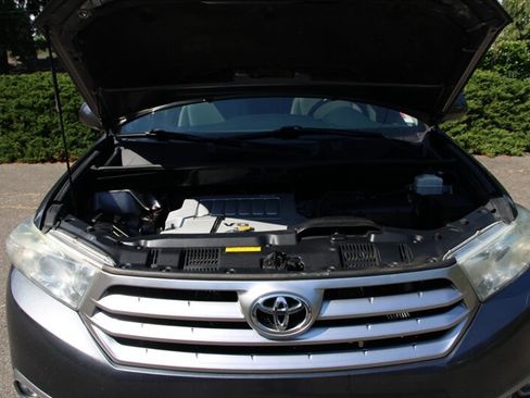 Used 2013 Toyota Highlander Limited AWD/4WD image 23