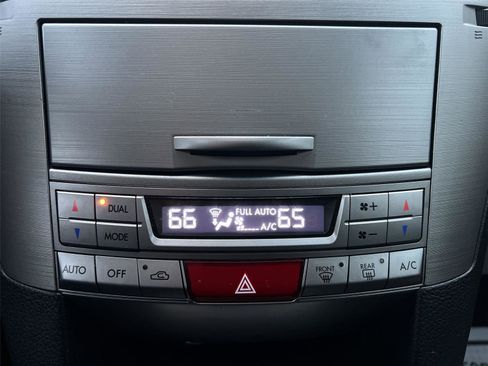 Used 2011 Subaru Outback 2.5i Limited image 18