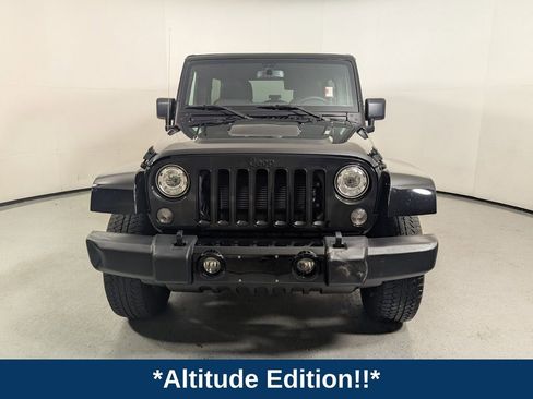 Used 2018 Jeep Wrangler Unlimited Sahara image 2