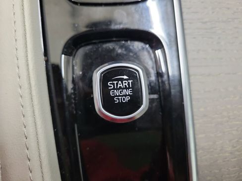 Used 2025 Volvo S90 B6 Plus image 32