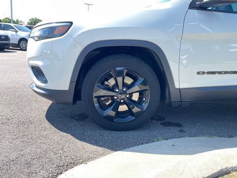 Used 2019 Jeep Cherokee Latitude Plus FWD image 32