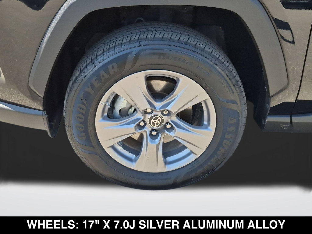 Used 2023 Toyota RAV4 LE AWD/4WD image 11