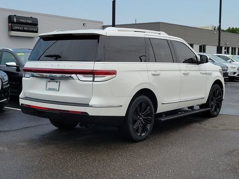 Used 2024 Lincoln Navigator Reserve AWD/4WD image 4