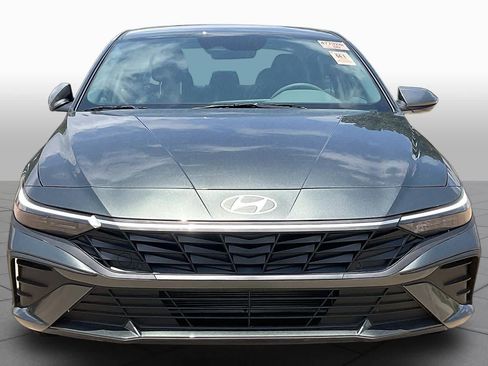 Certified 2026 Hyundai Elantra SE FWD image 4