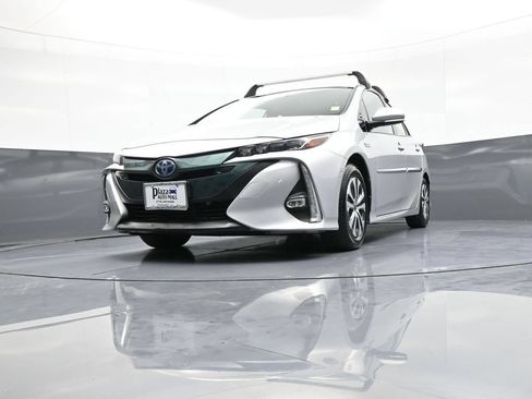 Certified 2020 Toyota Prius Prime Limited FWD image 24