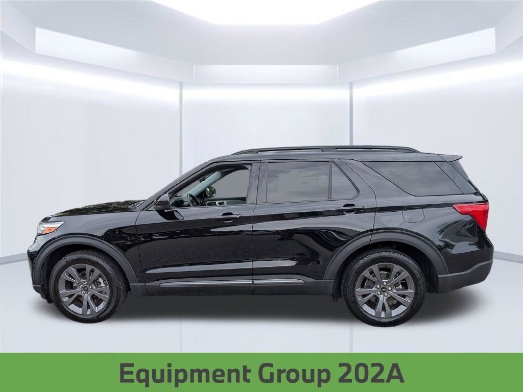 Used 2023 Ford Explorer XLT w/ Equipment Group 202A AWD/4WD image 2