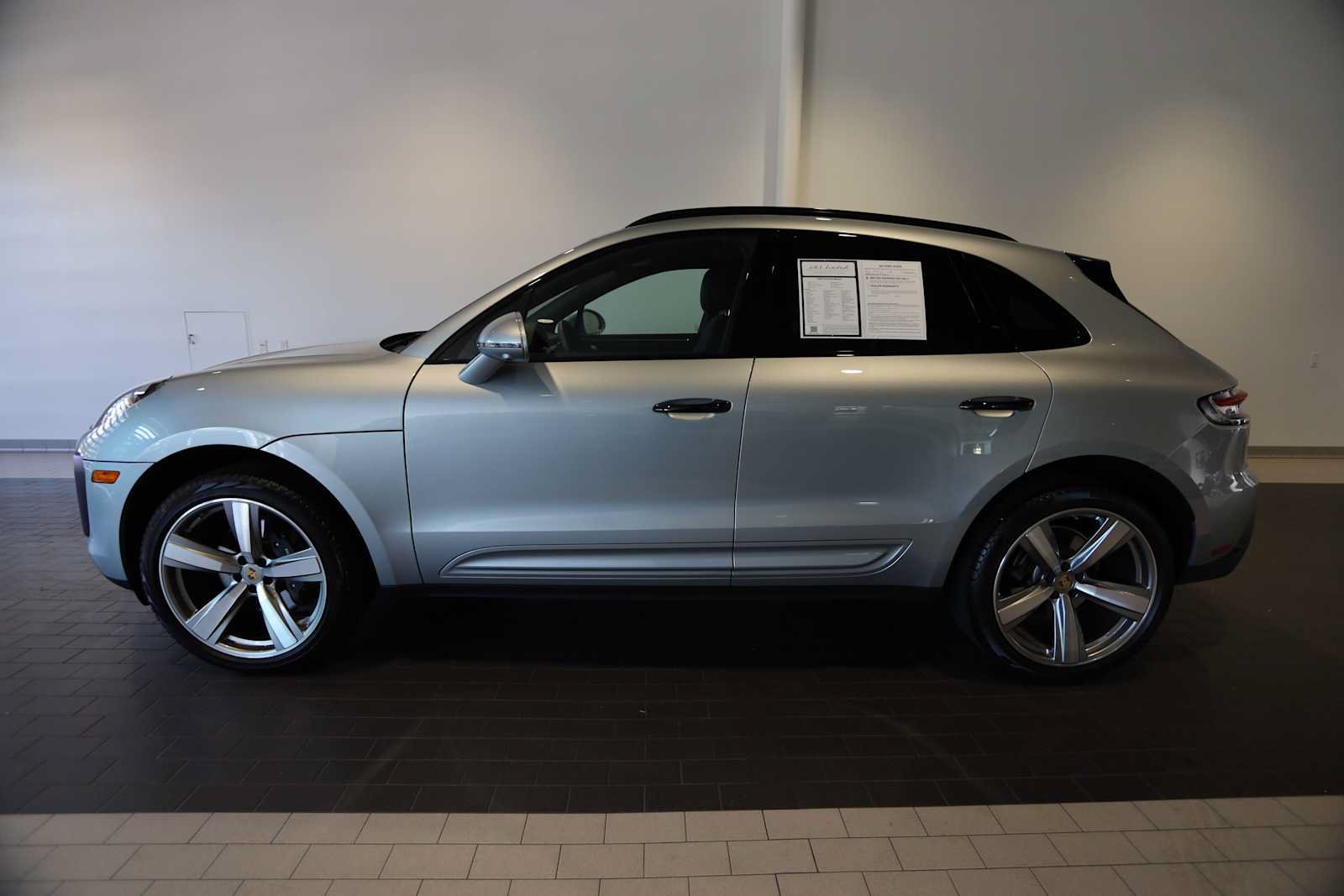Used 2025 Porsche Macan AWD/4WD image 2