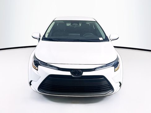 Used 2024 Toyota Corolla LE FWD image 2