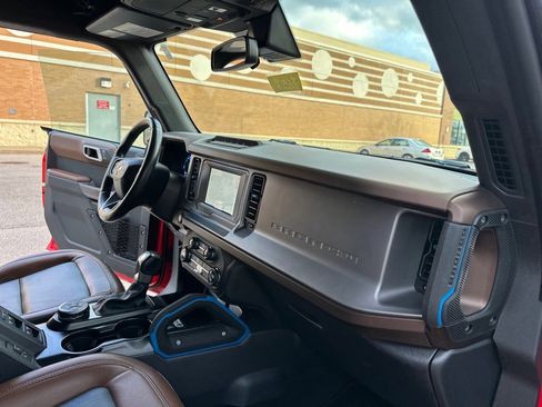 Certified 2023 Ford Bronco Outer Banks w/ Sasquatch Package image 29