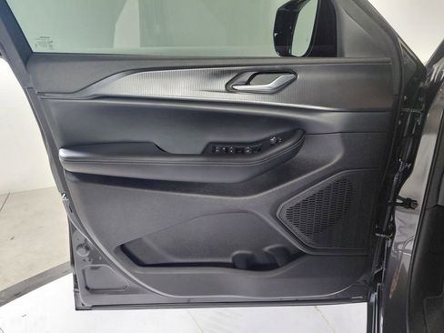 Certified 2024 Jeep Grand Cherokee L Altitude image 9