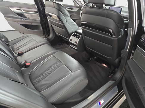 Used 2022 BMW 750i xDrive w/ Executive Package AWD/4WD image 12