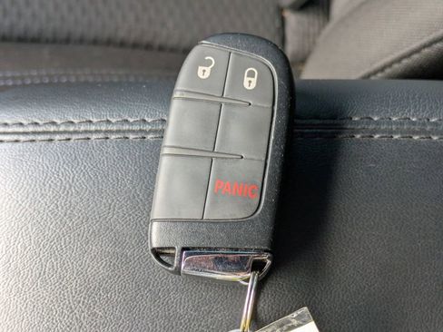 Used 2025 Jeep Compass Sport w/ Mopar Graphics Package image 28