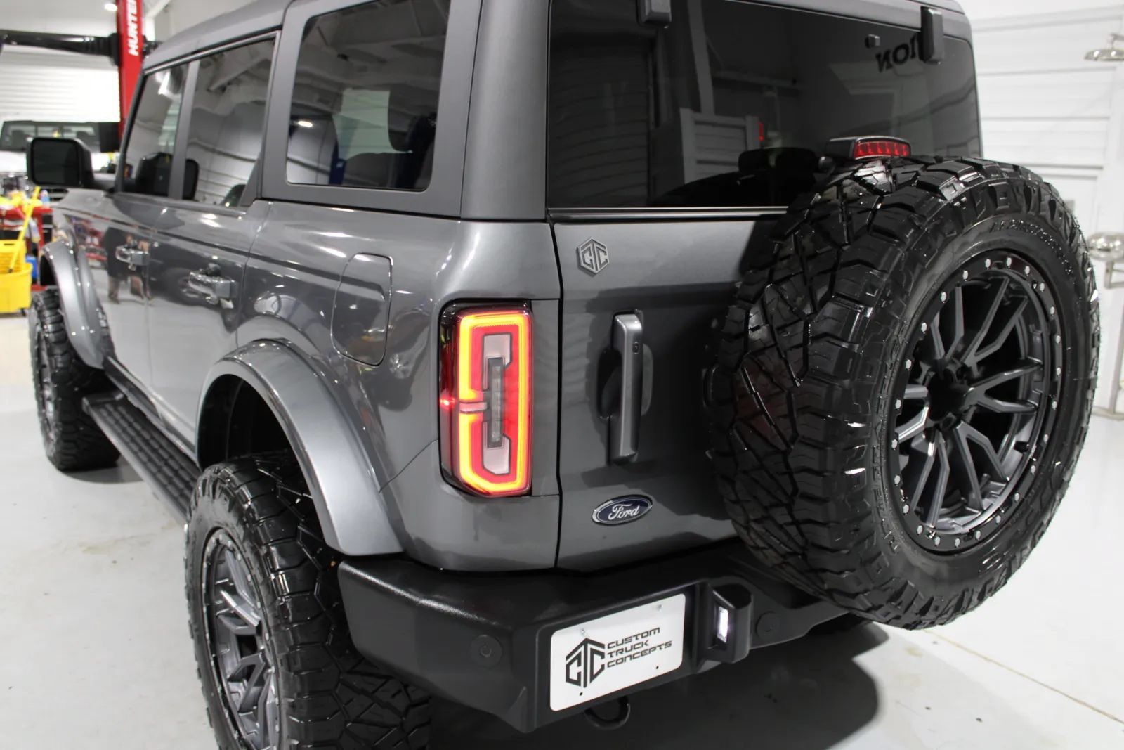 Used 2024 Ford Bronco Outer Banks AWD/4WD image 5