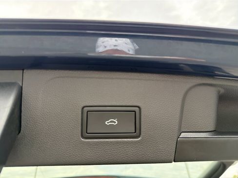 Used 2021 Volkswagen Atlas SEL Premium image 14