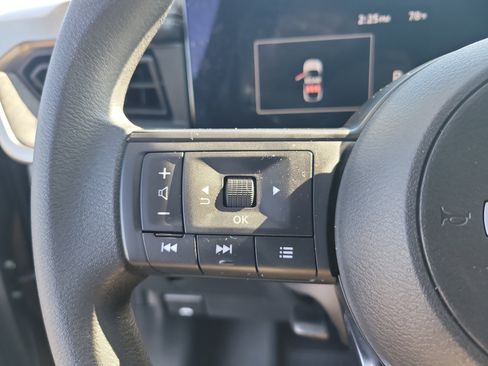 Used 2025 Nissan Kicks SV image 27