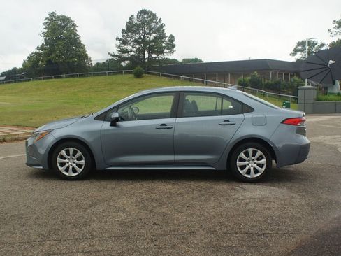 Used 2021 Toyota Corolla LE FWD image 8