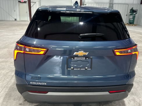 Used 2025 Chevrolet Equinox LT FWD image 4