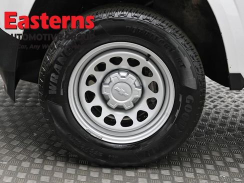 Used 2024 Chevrolet Colorado W/T RWD image 32