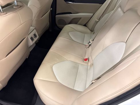 Used 2020 Toyota Camry XLE FWD image 15