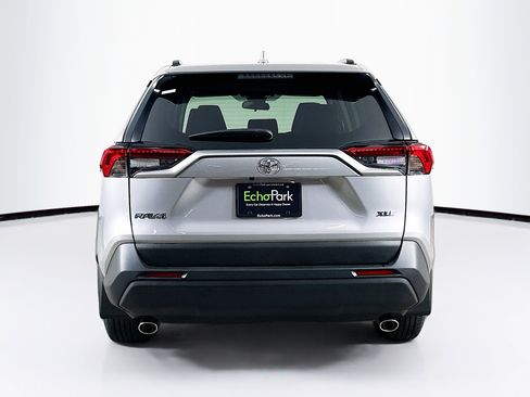 Used 2025 Toyota RAV4 XLE w/ Convenience Package FWD image 7