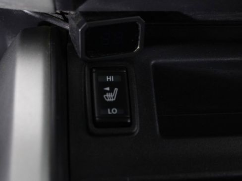 Used 2017 Nissan Titan SV RWD image 22
