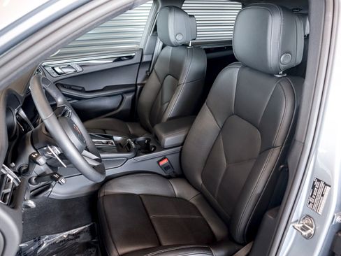 Certified 2026 Porsche Macan AWD/4WD image 5