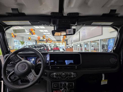 New 2025 Jeep Gladiator Rubicon w/ Convenience Group image 9