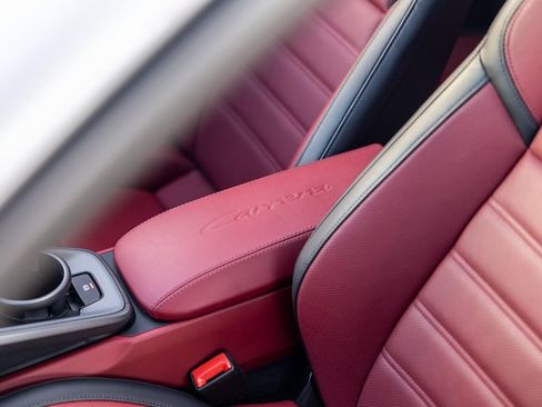 Used 2025 Porsche 911 Carrera image 45