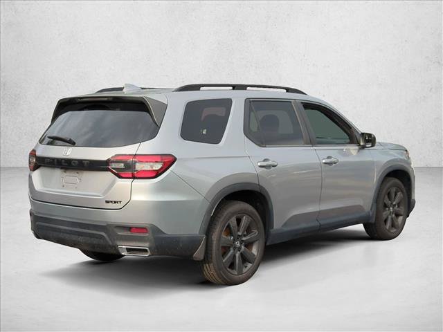 Used 2024 Honda Pilot Sport image 5