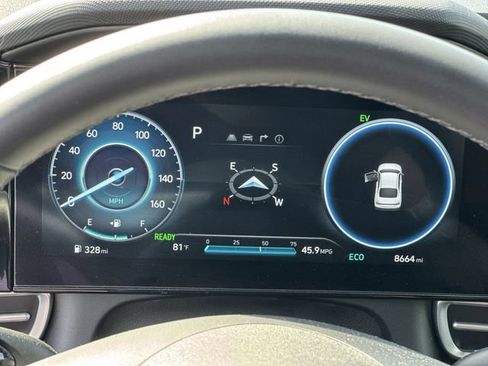 Used 2025 Hyundai Elantra Limited FWD image 29