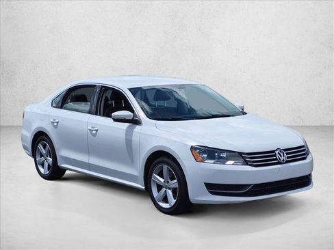 Used 2013 Volkswagen Passat 2.5 SE FWD image 3