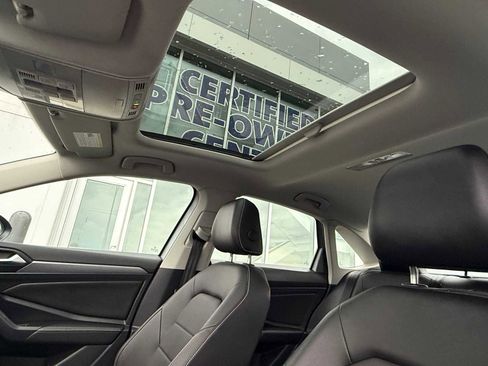 Certified 2023 Volkswagen Jetta SE w/ Panoramic Sunroof Package image 14