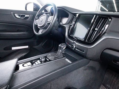 Used 2019 Volvo XC60 T5 Momentum w/ Premium Package image 25