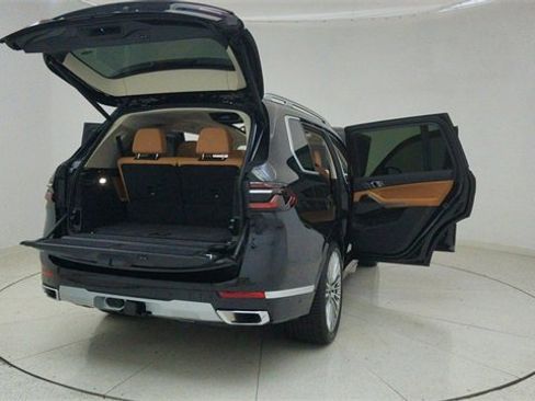 Used 2025 BMW X7 xDrive40i w/ Executive Package image 79